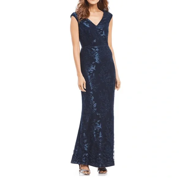 green emerald velvet dress Amazon.com: Lauren Ralph Lauren Women's Satin Charmeuse Halter Gown Refined  Navy, 4 : Clothing, Shoes & Jewelry
